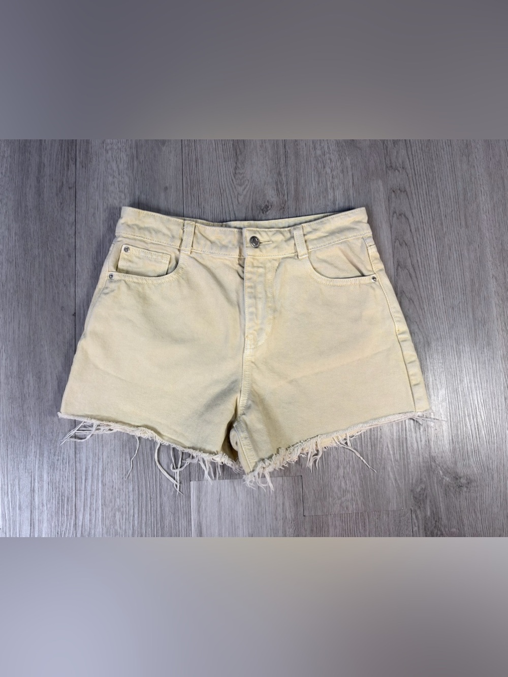 ZARA Womens High Rise Light Yellow Beige Denim Cut Off Shorts size 2